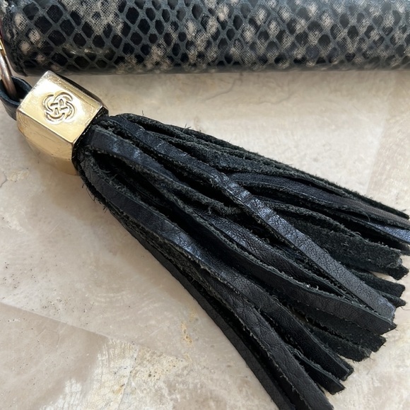 💚Stella & Dot Grey Snakeskin Zip Wallet w Tassel - Picture 3 of 8